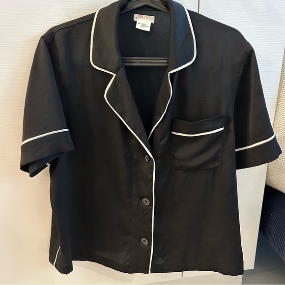 Black silky shirt - Picture 1 of 3